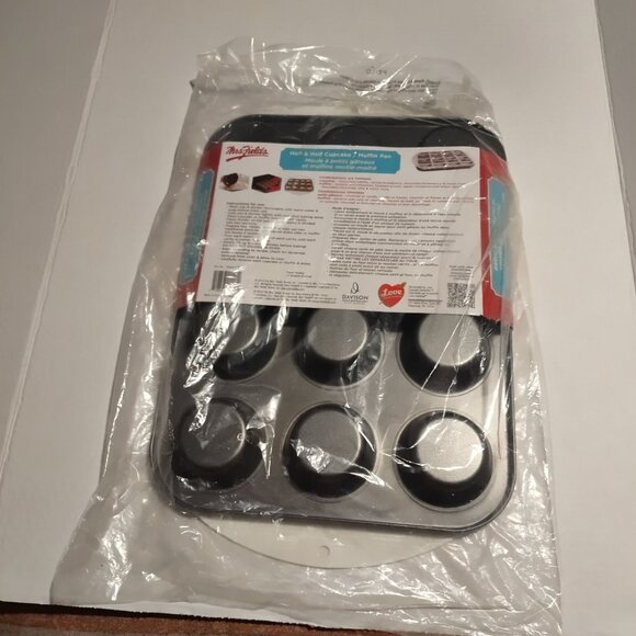 Mrs Fields Half-N-Half Cupcake/Muffin Pan-New - Picture 5 of 8